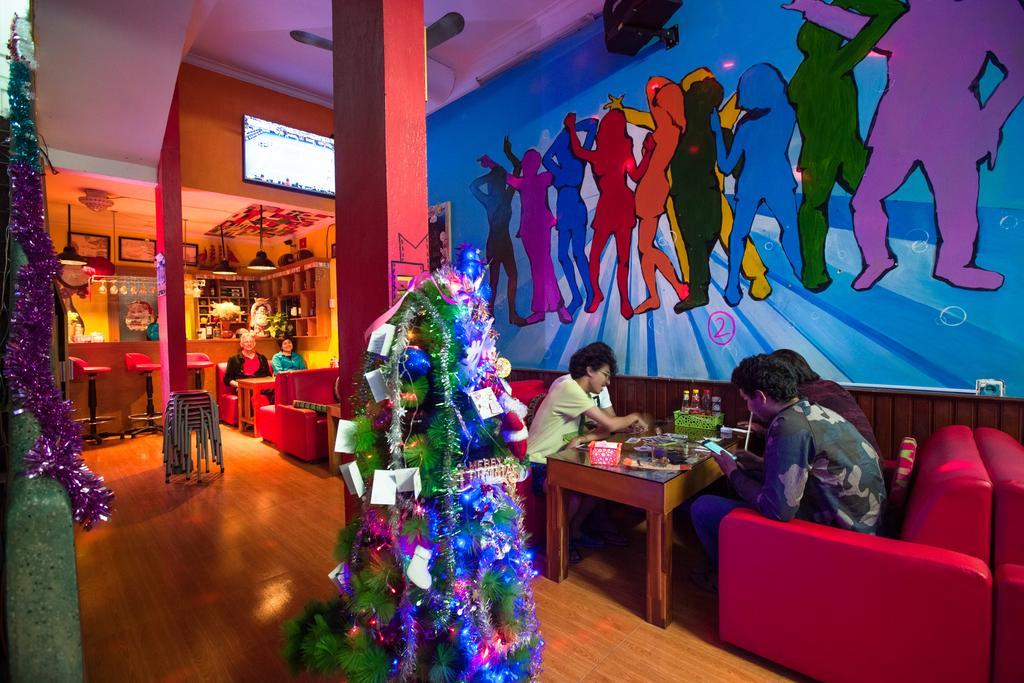 Halong Party Hostel Hạ Long Exterior foto